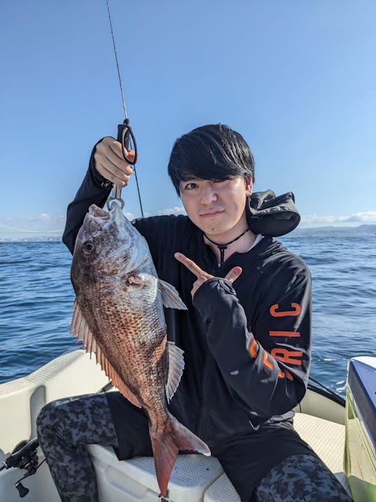 Public fishing boat in Osaka Bay to catch sea breams!! Easy Access from downtown