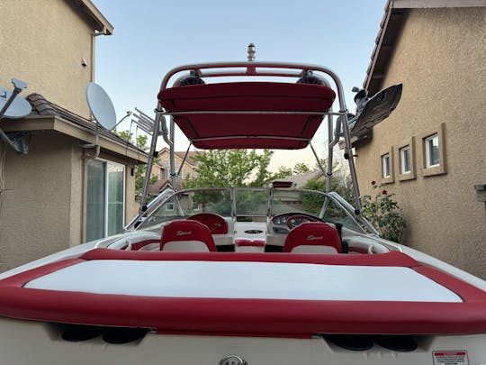 Sea Ray Ski Boat with all the essentials + LOUD AUDIO SYSTEM & Wakeboards / Tube