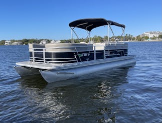 Ponton spacieux pour 12 passagers, parfait pour les vacances et les balades sur le banc de sable !