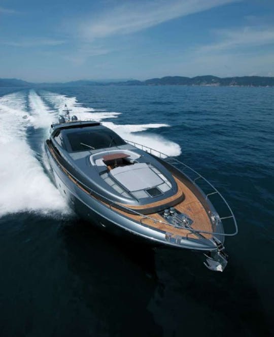 Location de méga-yacht de luxe Domino Silver Breeze Power de 86 pieds sur la Côte d'Azur, France