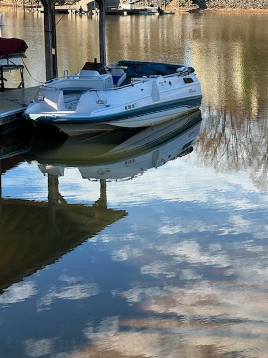 1996 Chaparral 23' Sunesta Deck Boat rental on Lake Norman