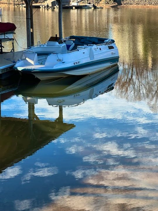 1996 Chaparral 23' Sunesta Deck Boat rental on Lake Norman