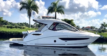 Our 2018 35' Sea Ray Sundancer is the perfect boat for enjoying a day out 