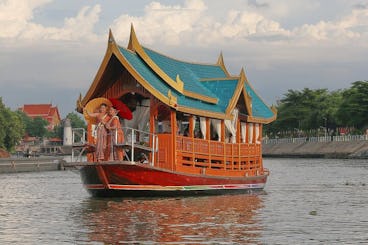 タイ舞踊を楽しめるアユタヤのヘリテージ観光船