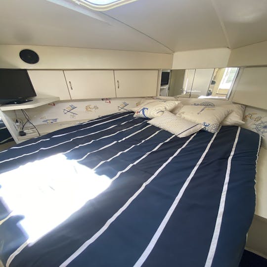 Le yacht à moteur Bertram de 42 pieds peut accueillir jusqu'à 15 personnes