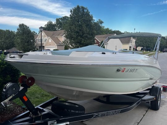 20' Stingray, tubing, fishing and cruising 