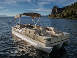 Le bateau parfait pour les amis et la famille : le Bennington Tritoon de 25 pieds !