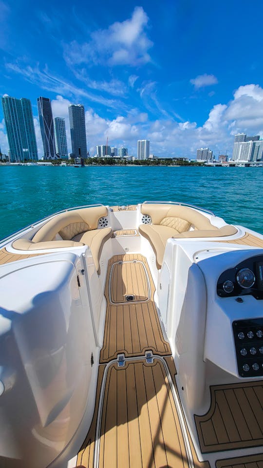 Bateau Hurricane Blue Sundeck de 24 pieds