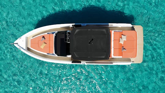 Iate a motor De Antonio D36 para 11 passageiros em Ibiza!