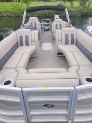 Luxury 25-Foot Pontoon Boat