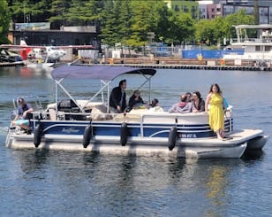 BATEAU PONTON AMUSANT POUVANT ACCUEILLIR JUSQU'À 12 PERSONNES, BARBECUE, BAIGNOIRE INTÉRIEURE, 175$ DE L'HEURE