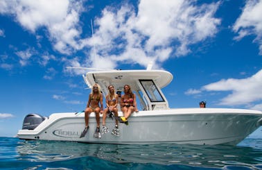 Robalo R272 Luxury Fishing and Snorkel Powerboat in Honolulu, Hawaii