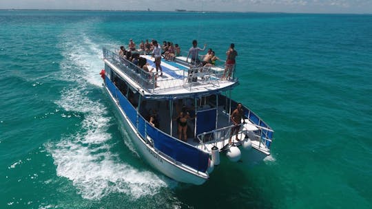 Fretamento privado de catamarã a motor de 48 pés com capacidade para 65 pessoas