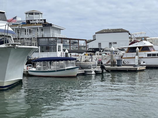 Alquiler de bote Duffy eléctrico de 21 pies en Newport Beach para 12 pasajeros
