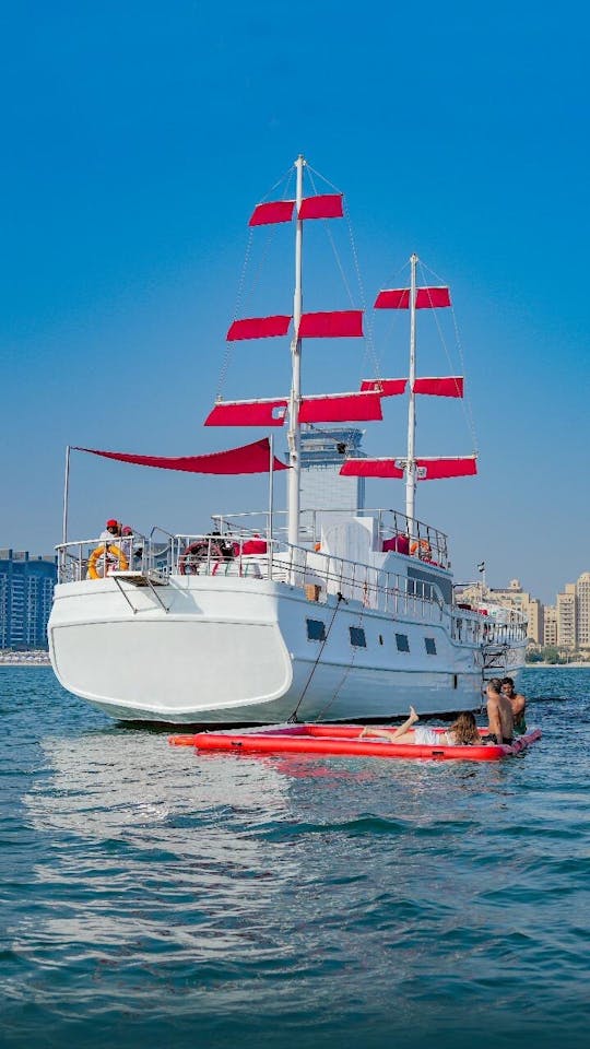 Barco de luxo GULET de 98 pés para 35 pessoas na Marina de Dubai 