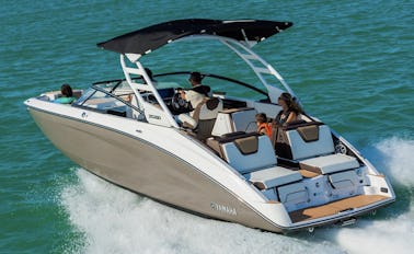 Yamaha 252SE 2023 - Profitez du littoral de Miami avec style !