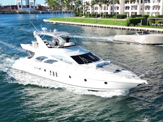 ¡DISFRUTE DE MIAMI EN EL NUEVO AZIMUT DE 68 PIES CON JACUZZI!