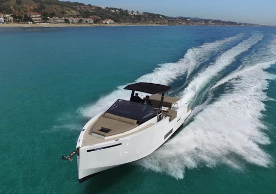 Location de yacht à moteur DeAntonio D34 Cruiser Delito à Eivissa, Îles Baléares