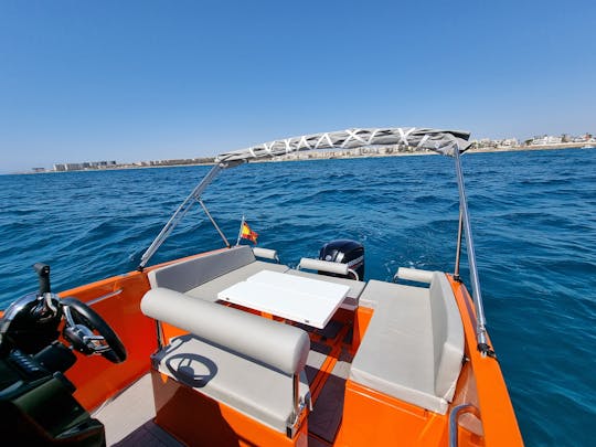 Bateau à moteur Nuva M6 Open pour 8 personnes