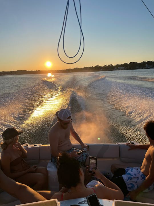 Barco de wakeboard MasterCraft en alquiler en el área de Hampton Roads de Virginia