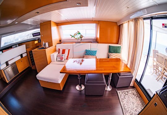 Catamarã Fountaine Pajot 50 Powercat