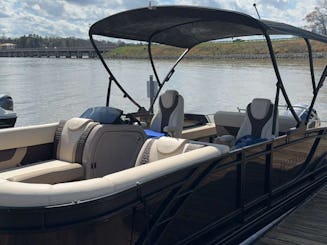 Godfrey Pontoon - Escape to the Water on Lake Wylie!