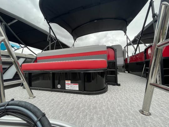 New! Well Equipped Pontoon for 10 People