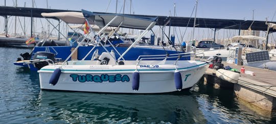 スペインのアリカンテにあるエスタブル400ボート