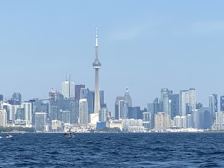 35FT Four Winns Yacht for charter cruises on Lake Ontario (4Hr Minimum)