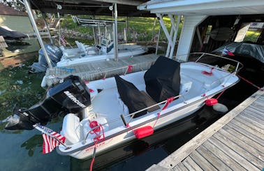 Beautiful and manageable 17' Boston Whaler equipped for the River!