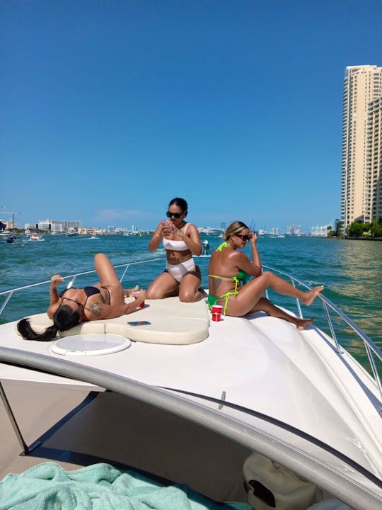 40ft Yacht available for rent in Miami for up to 12 people! NO HIDDEN FEES.