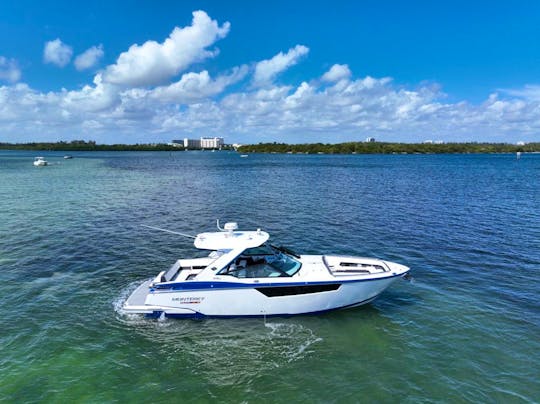 Spectacular Brand New 37' Monterey  With Bathroom And Cabin A/C