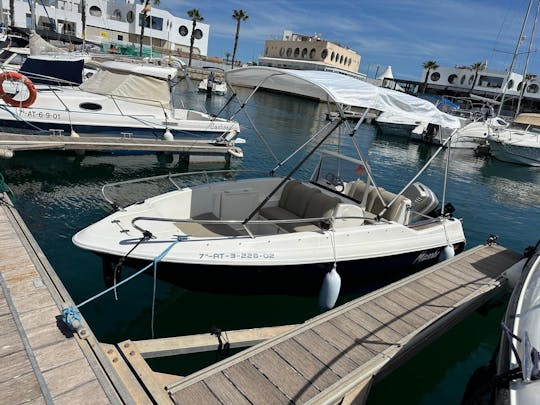 Alugue um barco em Alicante. Navegue com estilo ao longo da costa de Alicante.