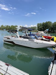 2024 Supra SL 550 Wake/Surf Boat Rental in Loveland, Colorado