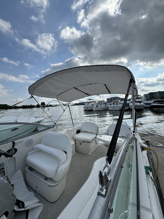 Welcome aboard! This 27ft cruiser is perfect for your day on the water!