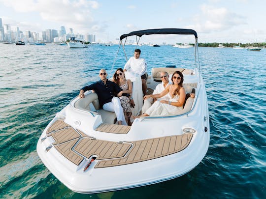 Bateau Hurricane Blue Sundeck de 24 pieds
