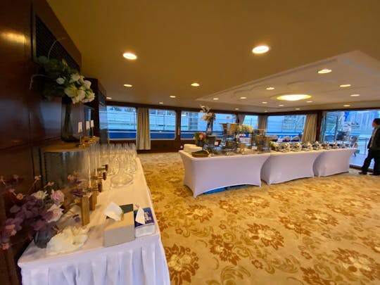 80 Person Cruise in Shanghai Shi