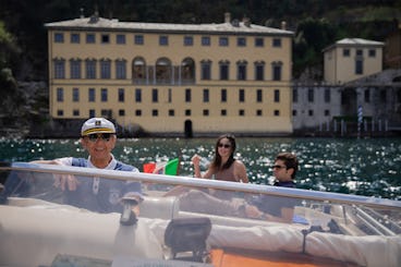 ¡Descubra la costa suroeste del lago de Como con un barco Molinari de 22 pies en el lago!