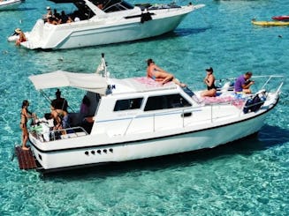 Découvrez La Maddalena en bateau privé avec un skipper local