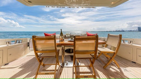 ¡DISFRUTA DE MIAMI EN UN LUJOSO AZIMUT FLYBRIDGE DE 70 PIES! 🌊