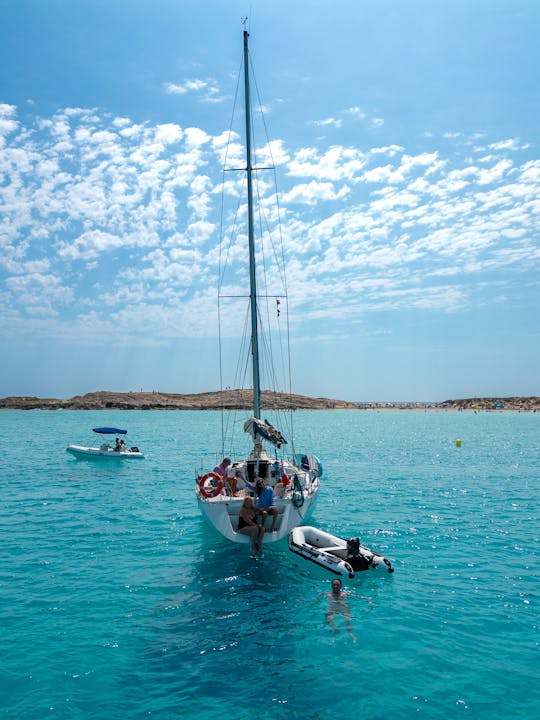 Sailing adventure on Jeanneau Sun Rise 35' Sailboat