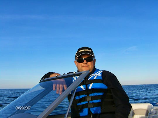 Stingray powerboat at Simcoe lake