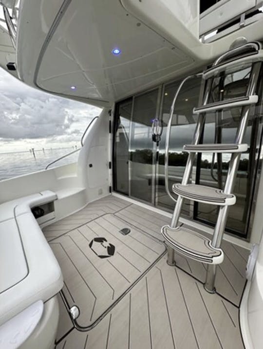 Rent this beautiful 45' Yacht in Miami! GET 1HR FREE Monday-Thursday