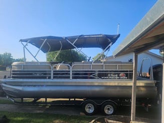 Bateau ponton spacieux de 24 pieds, parfait pour s'amuser en famille et se réunir entre amis