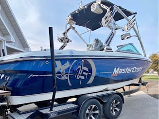 Alquiler de barco de wakeboard/surf con capitán 