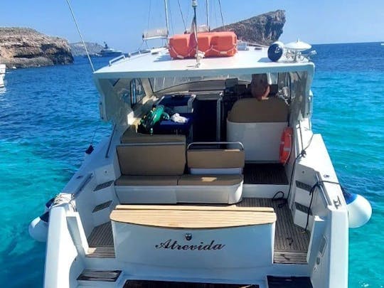 Private Yacht Charter with Wellcraft Portofino 44 in Ghajnsielem, Malta