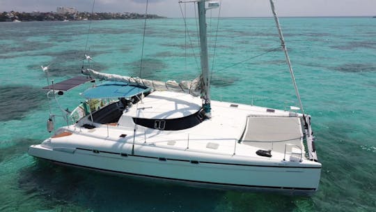 46ft Sailing Catamaran Private Charter / Capacity 45 people