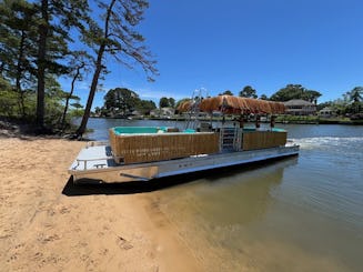 ¡Bote Tiki Lynnhaven de dos pisos de 30 pies! ¡Disfruta de un día con nosotros en el agua!