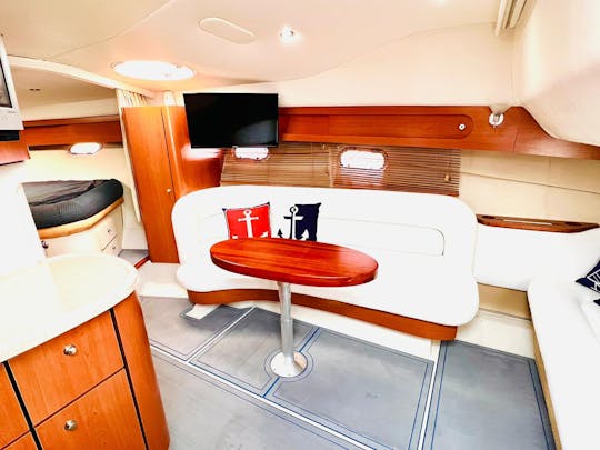 Amazing Four Winns de 40 pieds disponible pour 12 personnes 