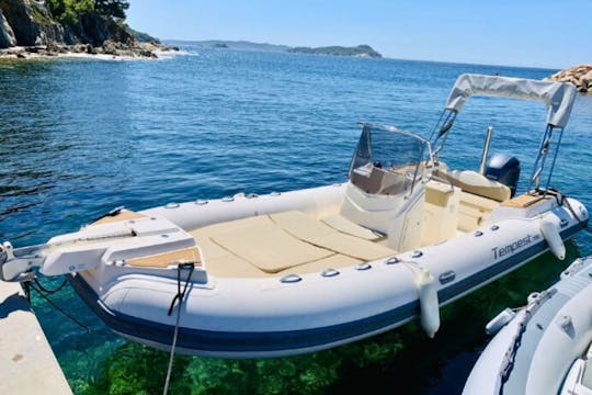 Location de Capelli Tempest 700 RIB sur la Côte d'Azur, France
